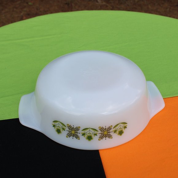 1Qt. Meadow Green Casserole - Picture 4 of 5